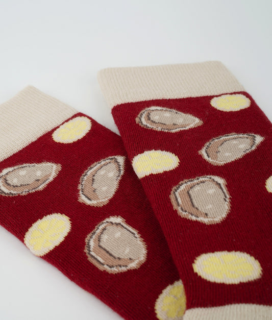 Chaussettes fantaisie en coton biologique bordeaux avec motif d'huîtres et de citrons