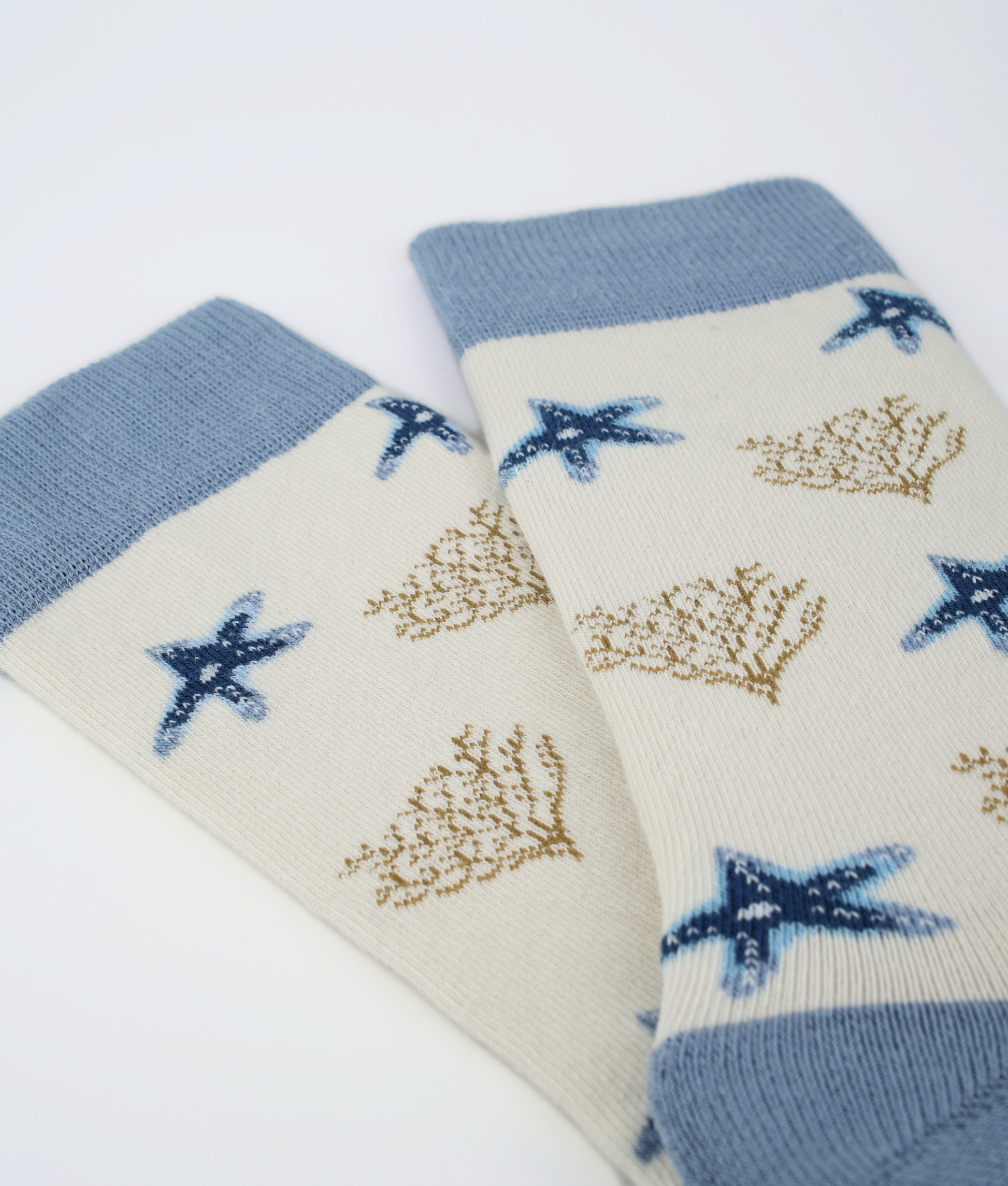 Chaussettes fantaisie en coton biologique beiges avec motif d'étoiles de mer et coraux