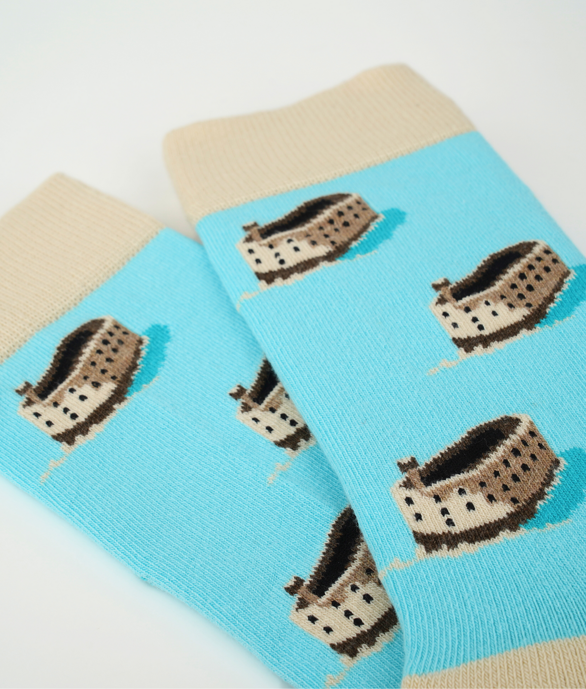 Chaussettes fantaisie en coton biologique bleues avec motif Fort Boyard