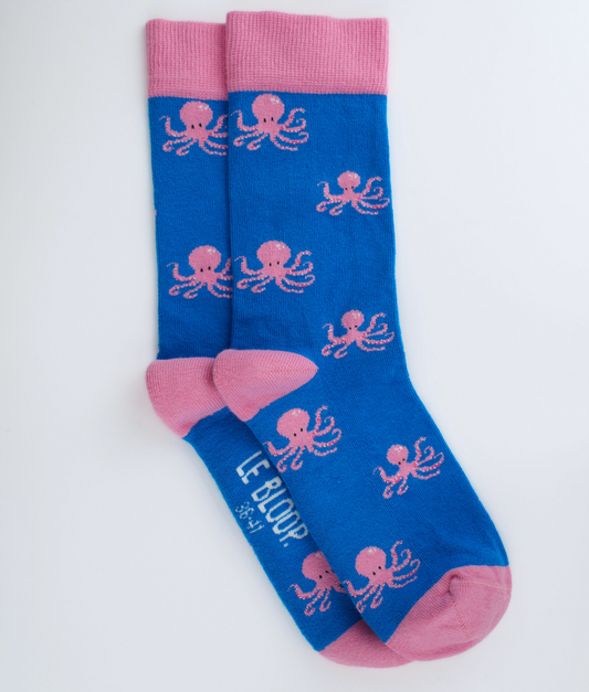 Chaussettes fantaisie en coton biologique bleues avec motif de pieuvres roses