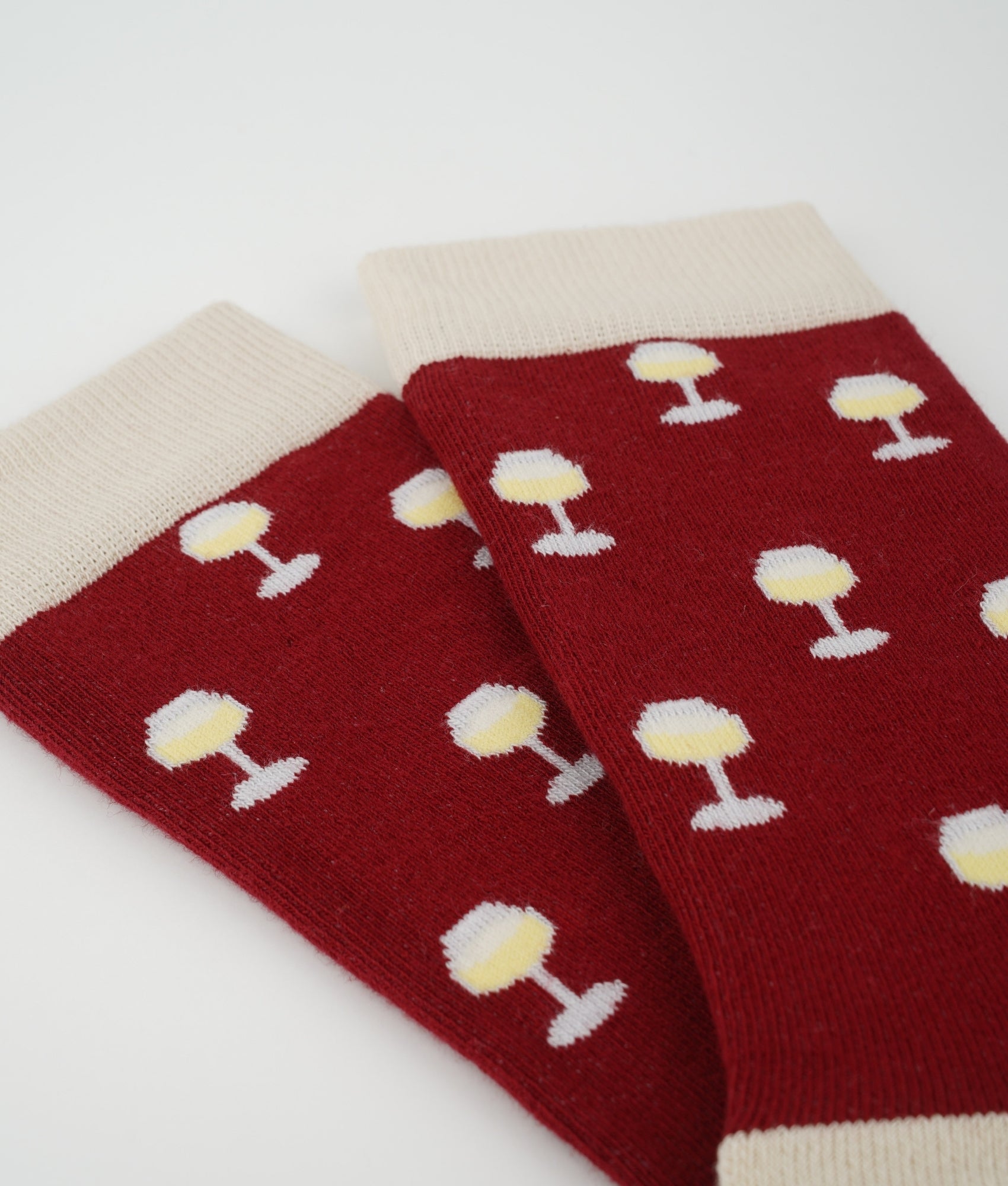 Chaussettes fantaisie en coton biologique bordeaux avec motif de verres de vin blanc