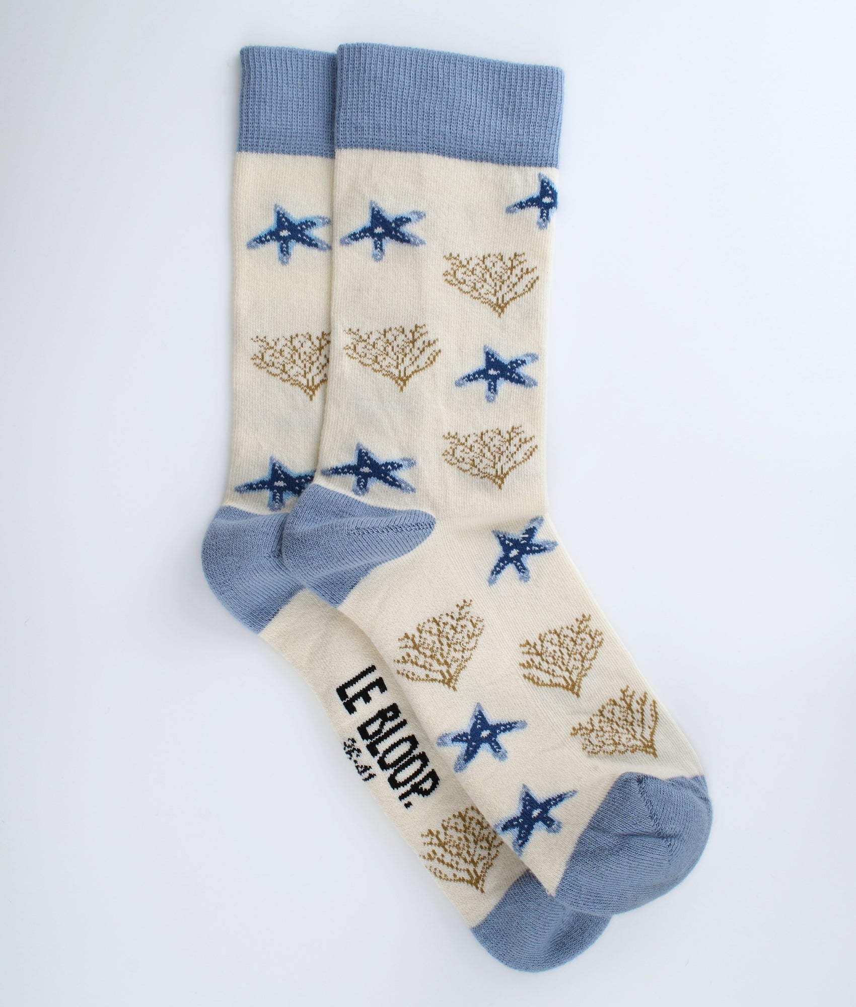 Chaussettes fantaisie crème à motif d’étoiles de mer.