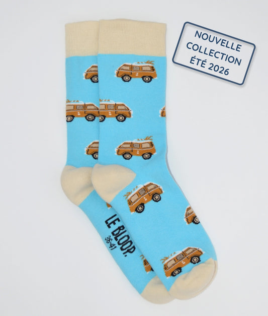 Chaussettes fantaisie bleues et crème à motif Van, en coton biologique, fabriquées au Portugal, confortables et résistantes.