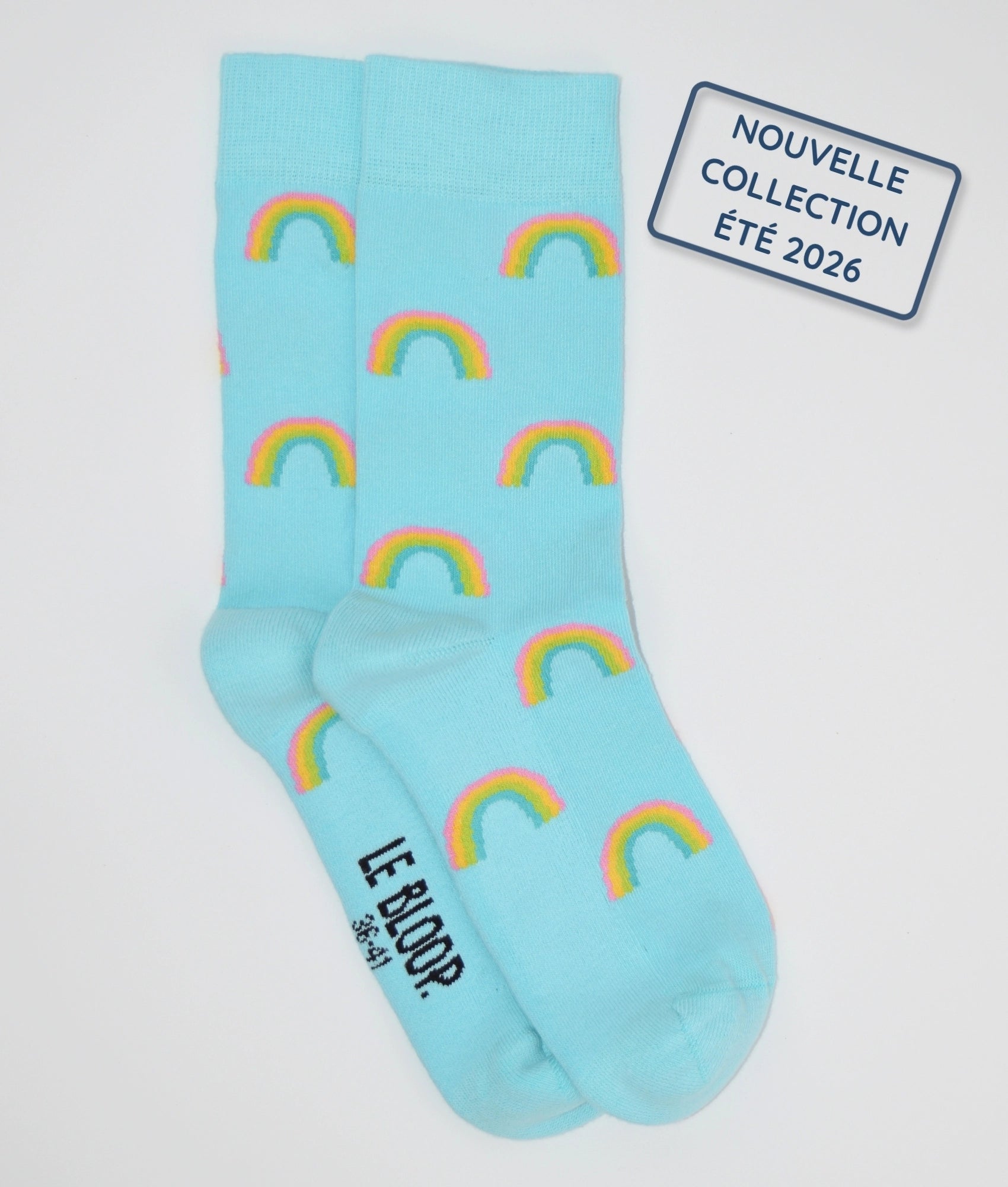 Chaussettes fantaisie bleues turquoise à motif arc-en-ciel, en coton biologique, fabriquées au Portugal, confortables et résistantes.