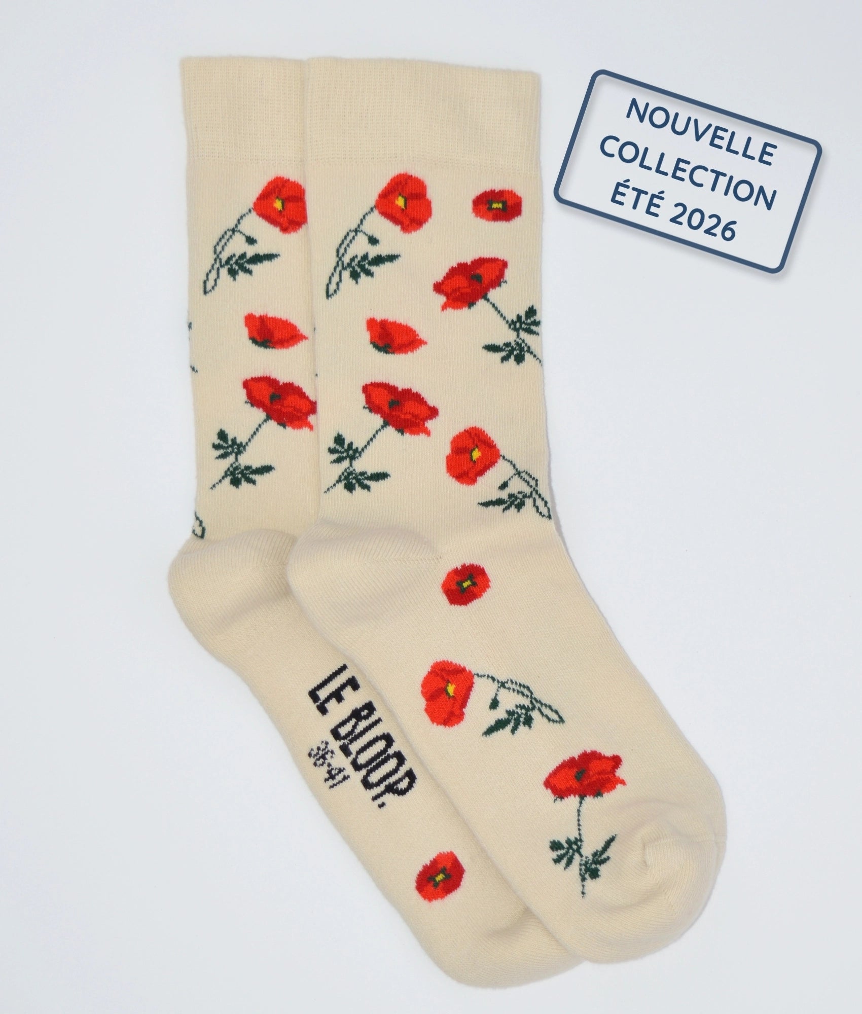 Chaussettes fantaisie crème et rouges à motif coquelicots, en coton biologique, fabriquées au Portugal, confortables et résistantes.
