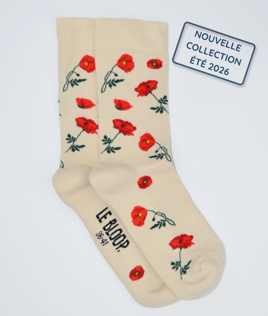Chaussettes fantaisie crème et rouges à motif coquelicots, en coton biologique, fabriquées au Portugal, confortables et résistantes.