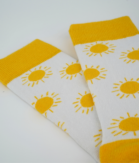 Chaussettes fantaisie en coton biologique jaunes avec motif de soleil