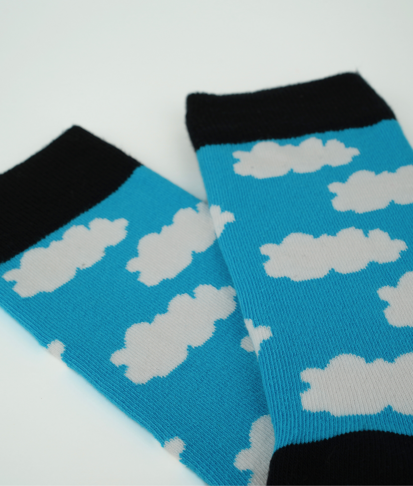 Chaussettes fantaisie en coton biologique avec motif de nuages blancs