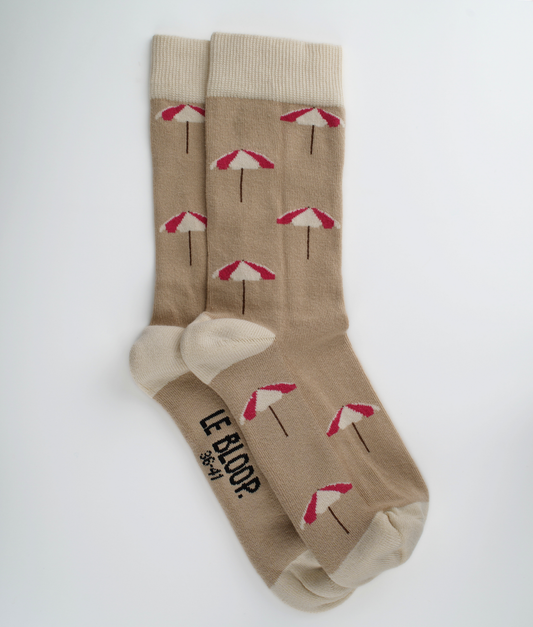 Chaussettes fantaisie en coton biologique beiges avec motif de parasols roses et blancs