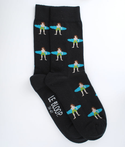 Chaussettes fantaisie noires à motif de surfeurs.