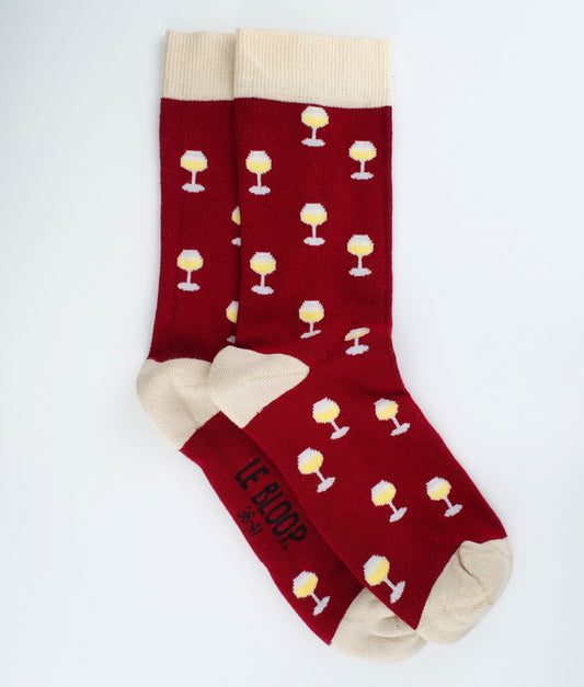 Chaussettes fantaisie en coton biologique bordeaux avec motif de verres de vin blanc.