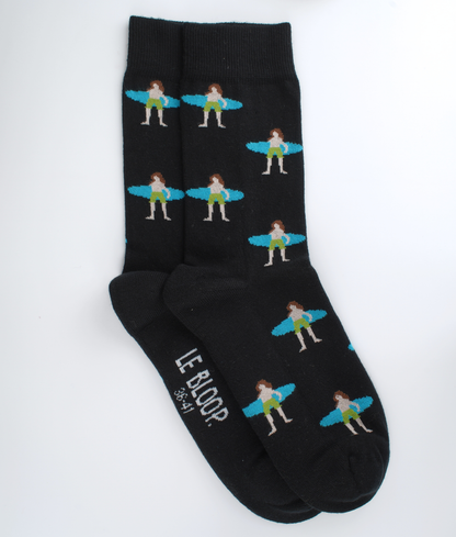 Chaussettes fantaisie en coton biologique noires avec motif de surfeurs