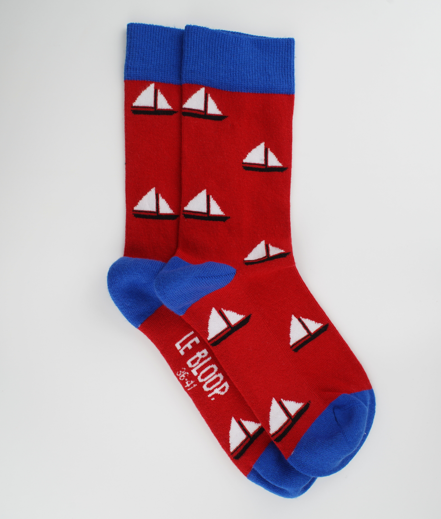 Chaussettes fantaisie en coton biologique rouges avec motif de voiliers