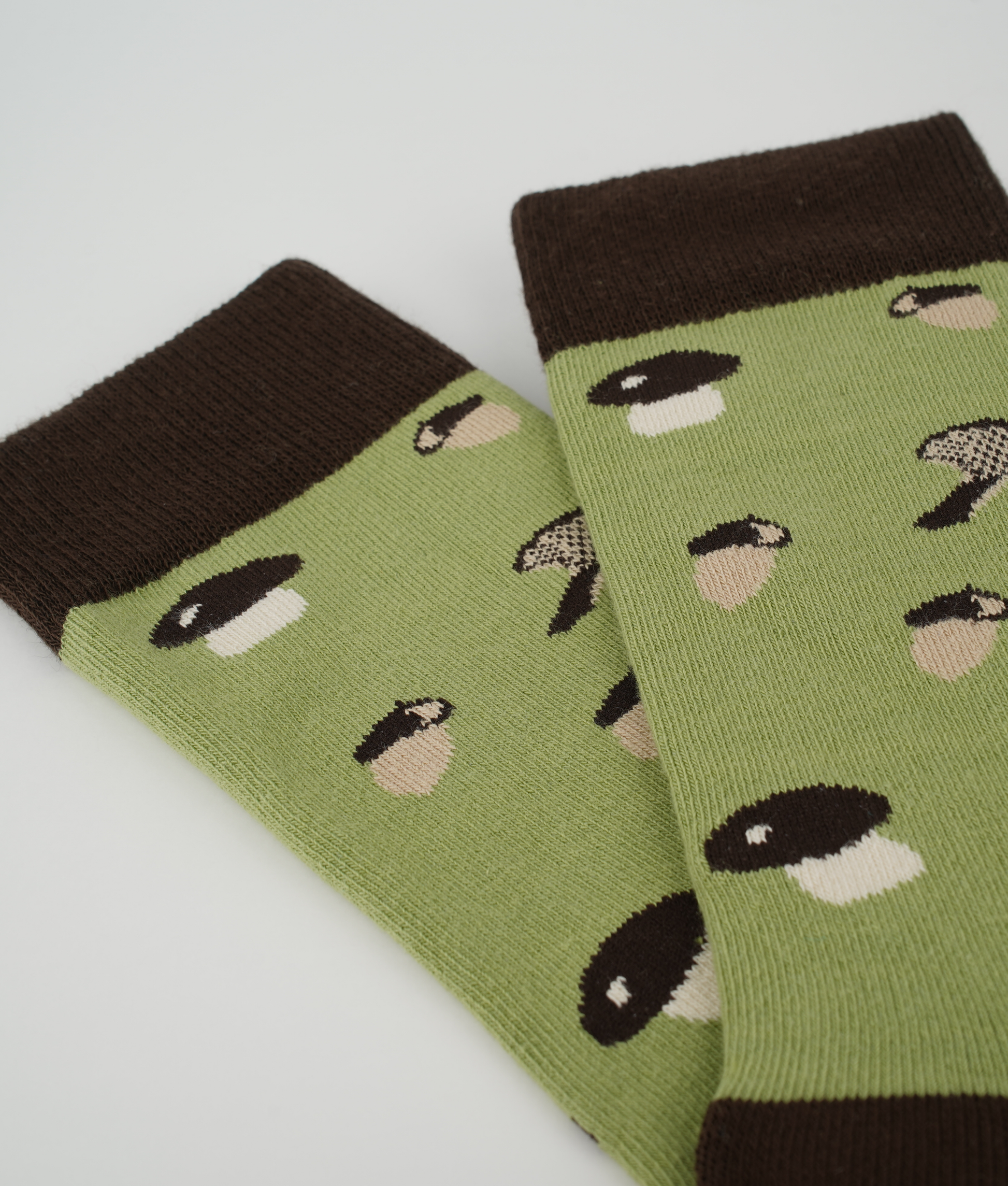 Chaussettes fantaisie en coton biologique vertes avec motif de champignons et glands