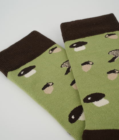 Chaussettes fantaisie en coton biologique vertes avec motif de champignons et glands