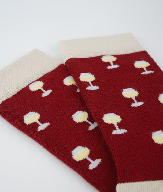 Chaussettes fantaisie en coton biologique bordeaux avec motif verre de vin blanc.